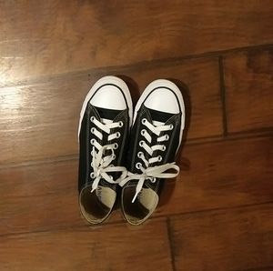 Women low top black converse